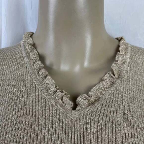 🌟 VTG Y2K Liz Claiborne Lizsport Petite Gold Shimmer Holiday Ruffle Sweater PS - Picture 3 of 13
